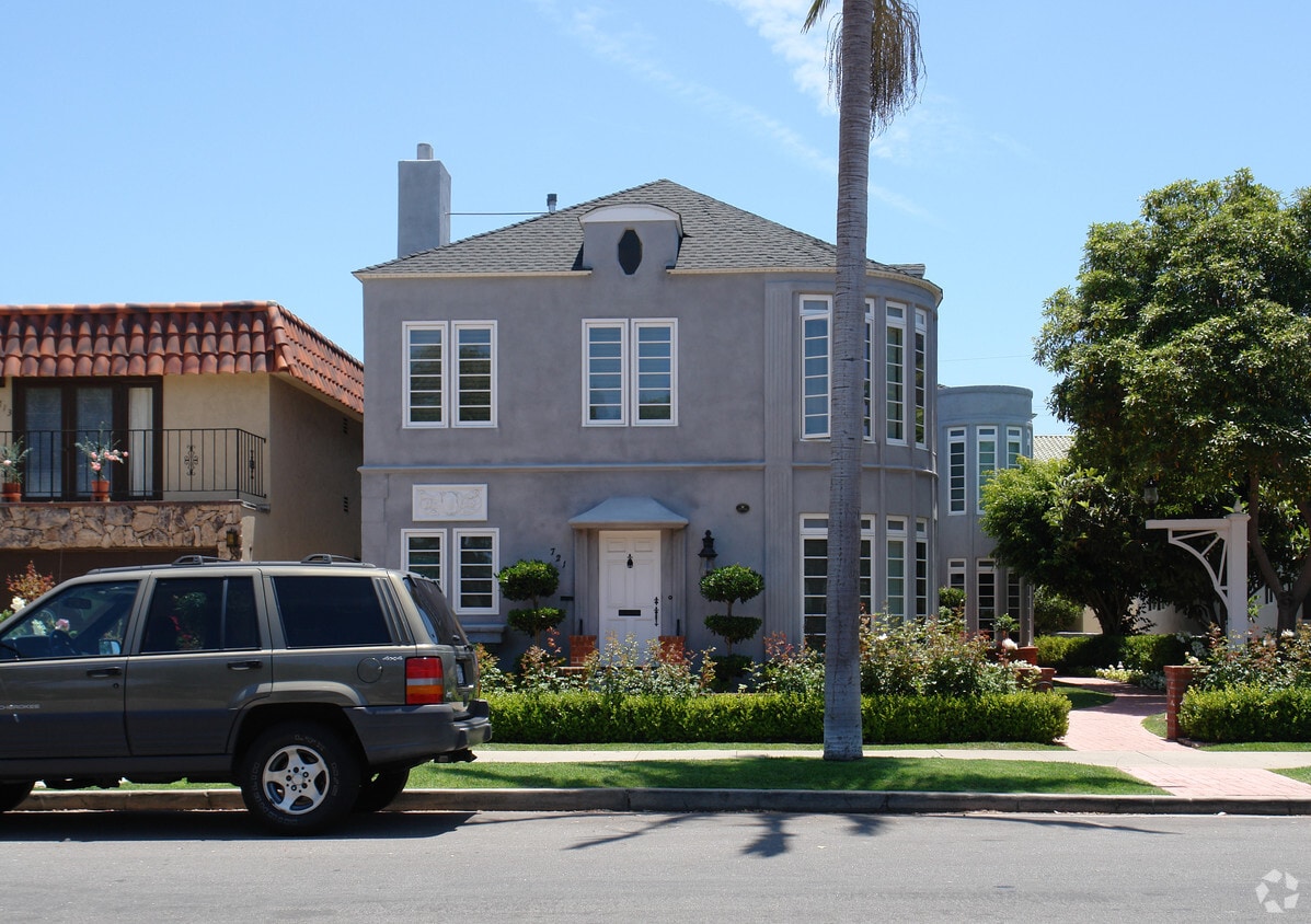 Building Photo - 721 D Ave