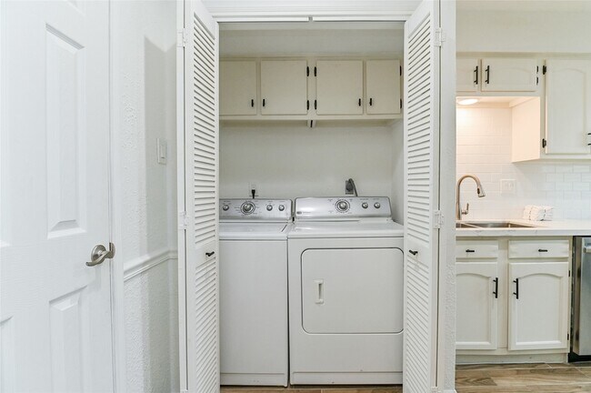 Foto del edificio - 5791 Maple Hill Dr