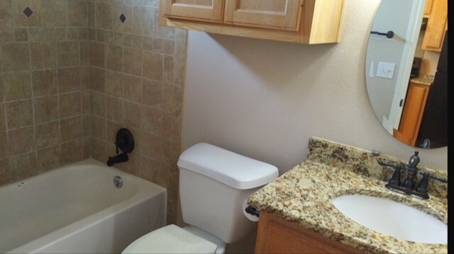 Building Photo - 300 Rocking M Rd