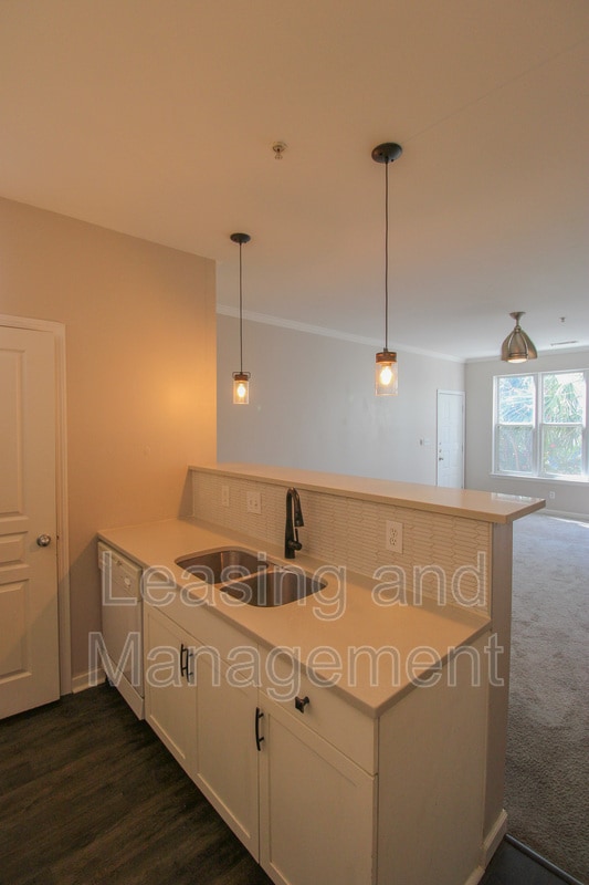 Building Photo - 600 Bucksley Ln