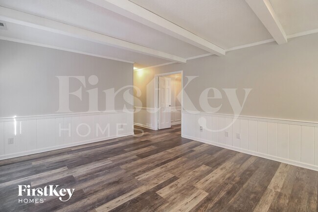 Foto del edificio - 7808 Beech Forest Rd