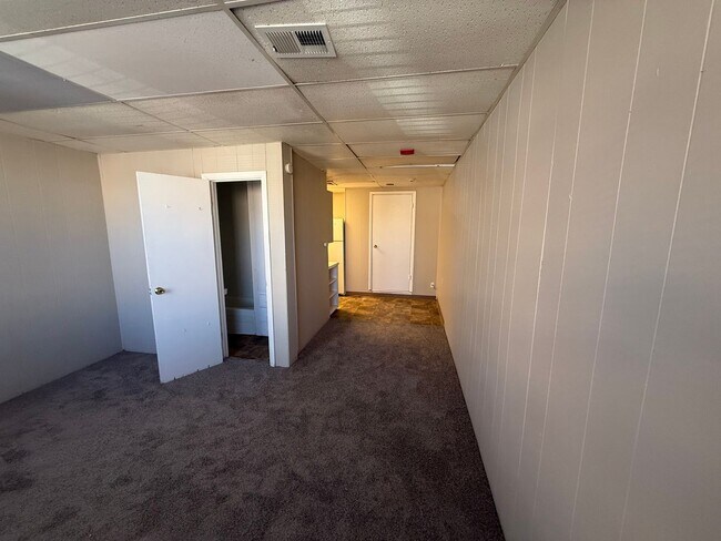 Foto del edificio - Studio in Golden Available Now!