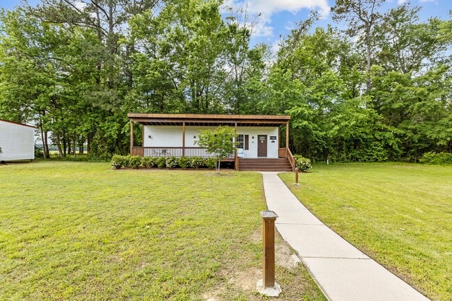 Building Photo - 2110 Las Flores Ln