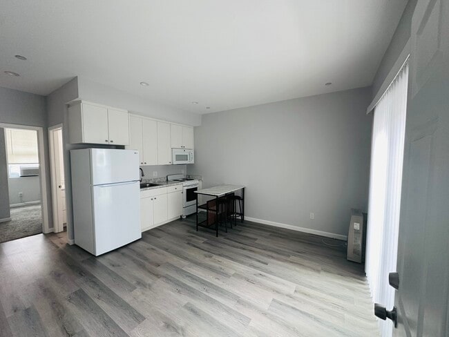 Building Photo - 2052 Medano Dr