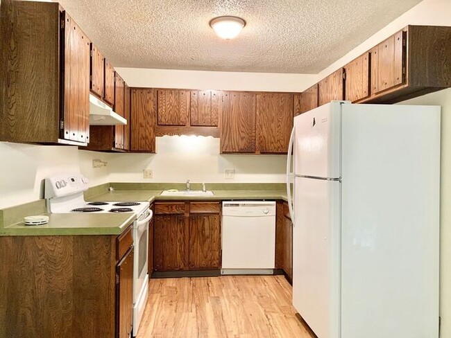Great Two Bedroom, One Bath Apartments for Rent in East Loveland! 2 Weeks Free, Flexible lease t... - Great Two Bedroom, One Bath Apartments for Rent in East Loveland!  2 Weeks Free, Flexible lease t...