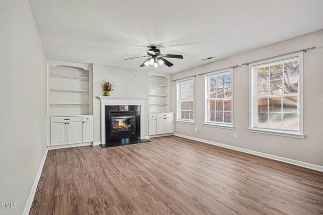 Foto del edificio - 5005 Marathon Ln