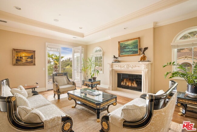 Foto del edificio - 3691 Benedict Canyon Ln