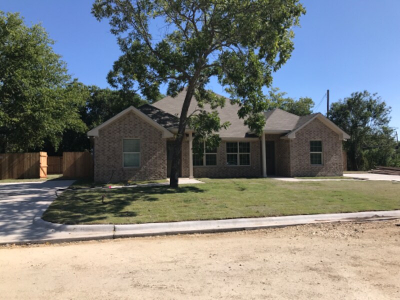 1106 W 2nd St, McGregor, TX 76657 Townhome Rentals in McGregor TX