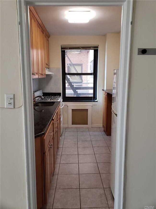 Foto del edificio - 211-5 75th Ave