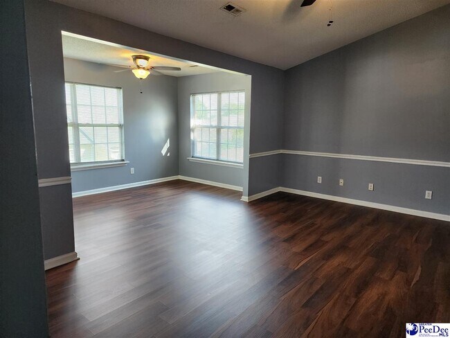 Foto del edificio - 527 3rd Loop Rd