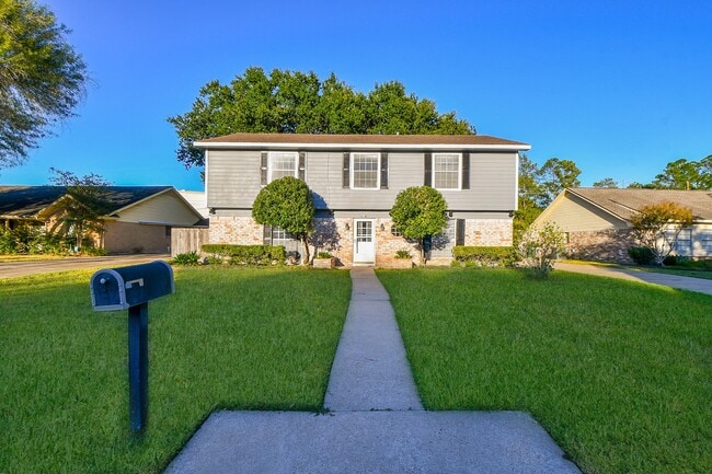 Foto del edificio - 7310 Ridge Oak Dr