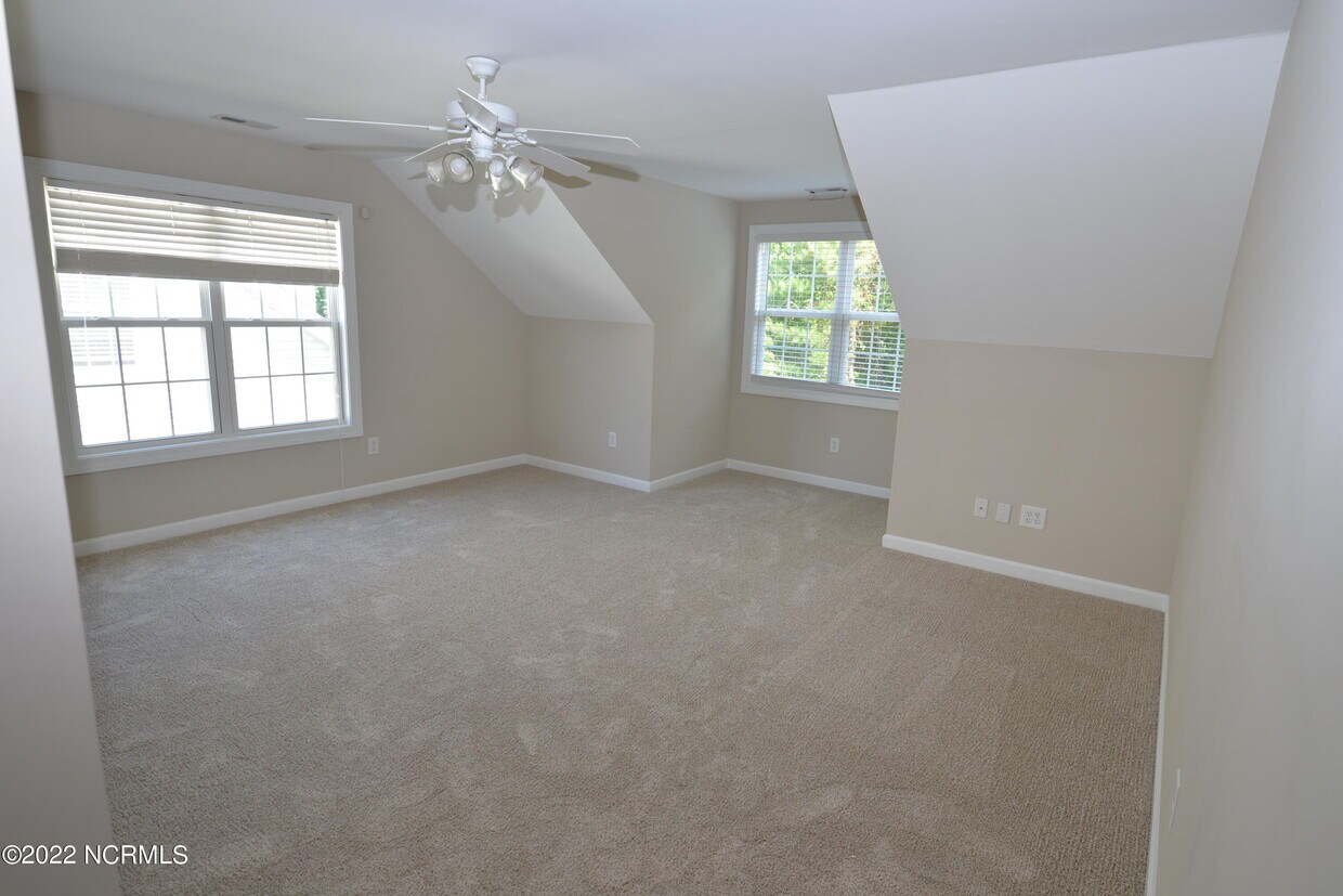 Primary Photo - 522 Village Green Dr