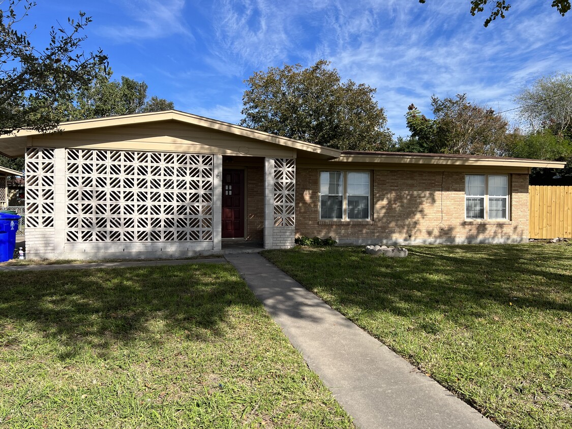 Primary Photo - 3318 Norton St