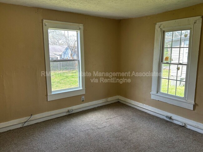 Foto del edificio - 493 New Ln St