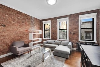 Building Photo - 198 W 10th St