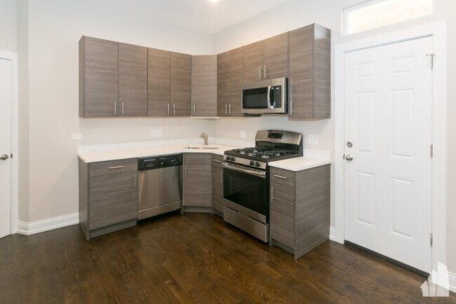 Building Photo - 2938 W Diversey Ave