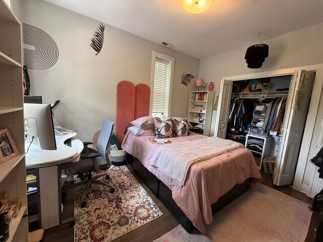 Foto del edificio - 2354 N Elston Ave
