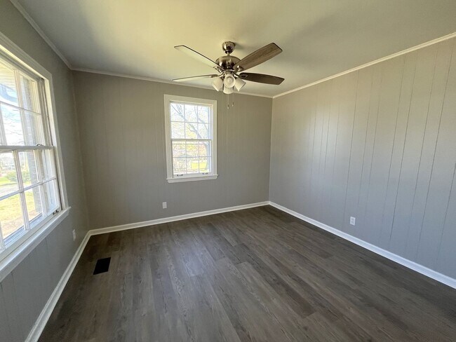 Foto del edificio - Totally Renovated! Great 2 Bed 1 Bath Home in South Nashville!