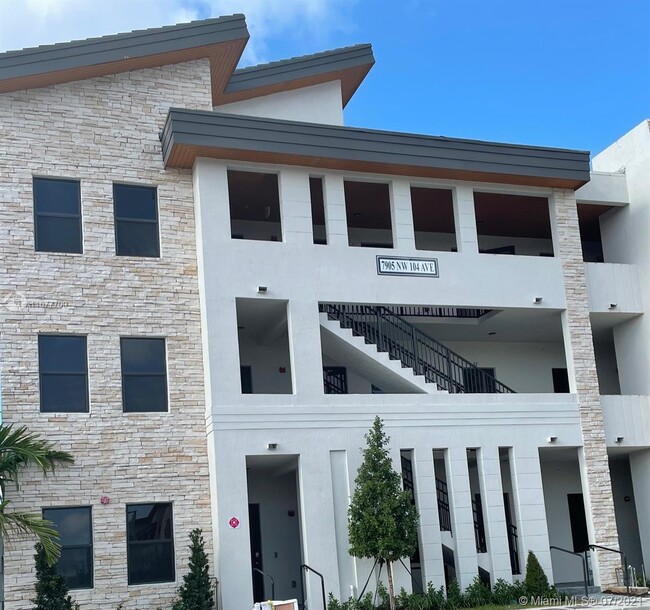 Building Photo - 7905 NW 104th Ave