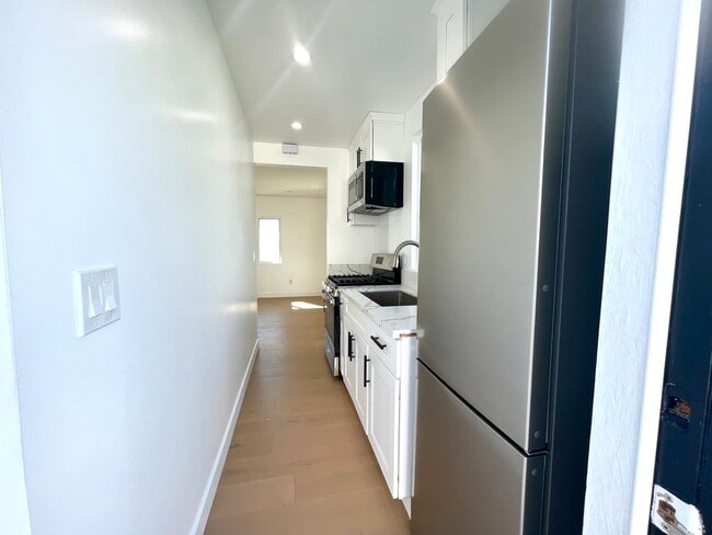Building Photo - 624