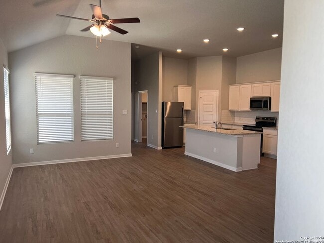 Building Photo - 121 Nespral Dr