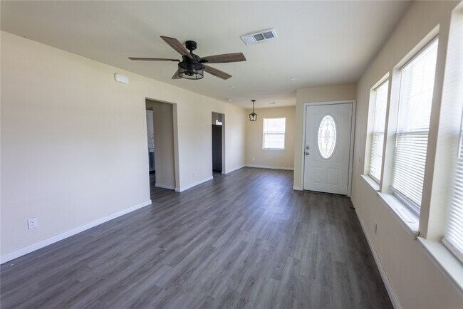 Foto del edificio - 4942 Bataan Rd