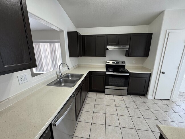 Foto del edificio - Beautiful 3 bed, 2 bath home in convenient El Mirage neighborhood!
