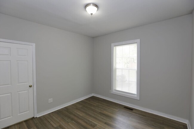 Foto del edificio - Charming 2BR/1BA Single Family Home in Gadsden
