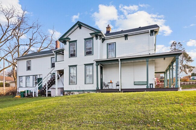 Building Photo - 407 Holmes St