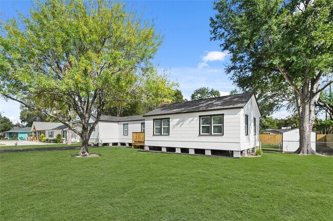 Foto del edificio - 205 Raymond St