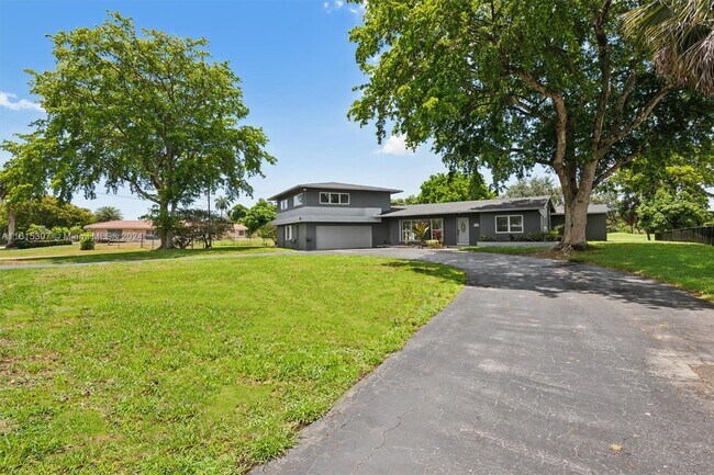 Building Photo - 6700 E Tropical Way