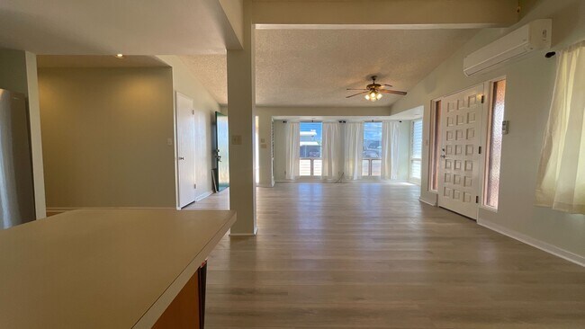 Foto del edificio - Single Family Home in Lower Halawa Hts.