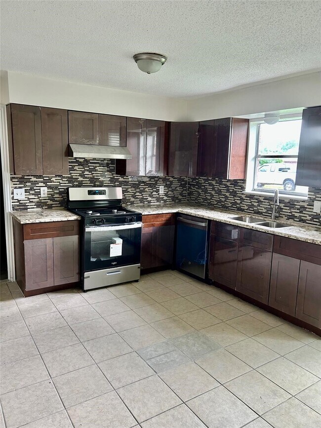 Foto del edificio - 228 Austin St