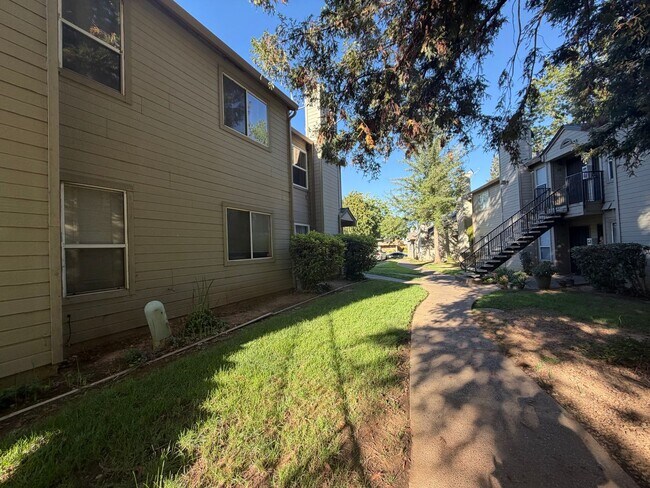 Foto del edificio - 9151 Newhall Dr