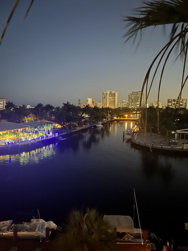 Foto del edificio - 301 Golden Isles Dr
