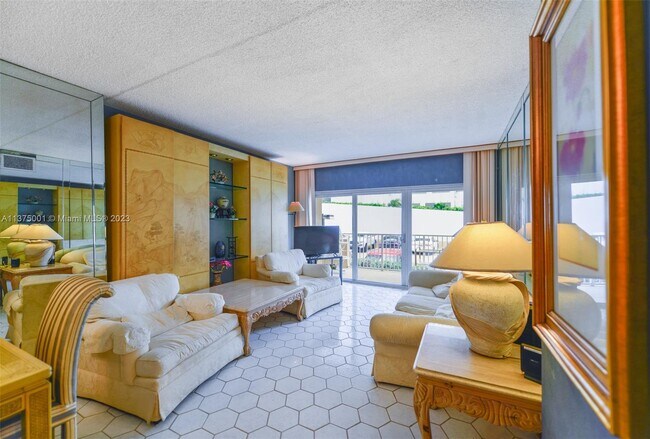 Foto del edificio - 1980 S Ocean Dr