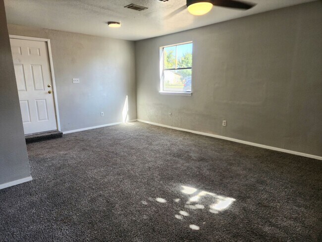 Foto del edificio - 905/907 N Ave K - duplex