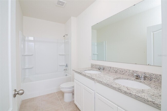 Foto del edificio - 2119 Tay Wes Dr