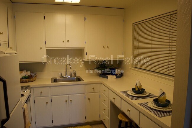 Foto del edificio - 1250 Escobar St