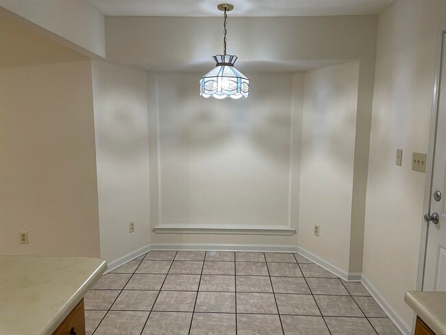 Building Photo - 512 Dartmoor Ln