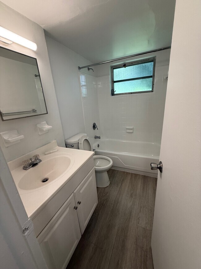 Foto del edificio - 512 Bayshore Dr