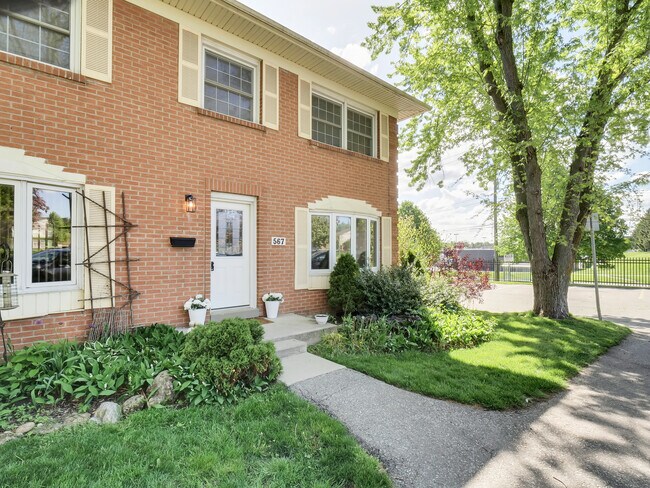 Building Photo - 567 Gainsborough Rd