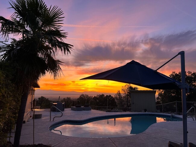 Building Photo - This Anderson Home is a Must See! Amazing Views of Lassen!