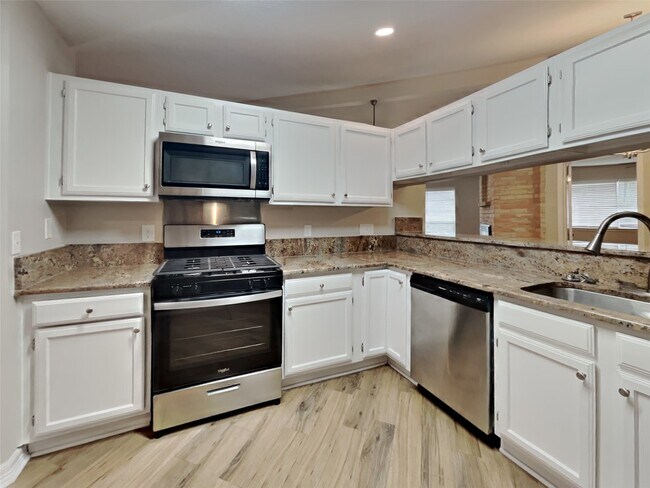 Foto del edificio - 3238 Lindenfield Dr