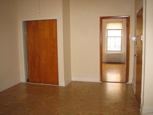 Building Photo - 824 GARDEN St