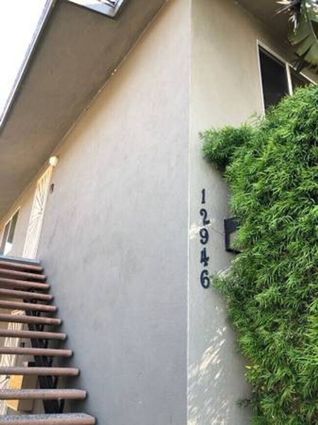 Foto del edificio - 12946 Walsh Ave