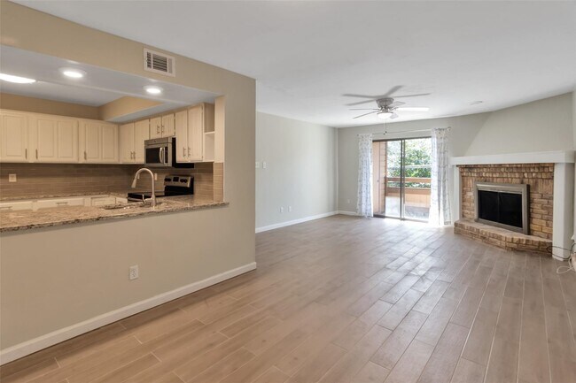 Foto del edificio - 7640 W Greenway Blvd