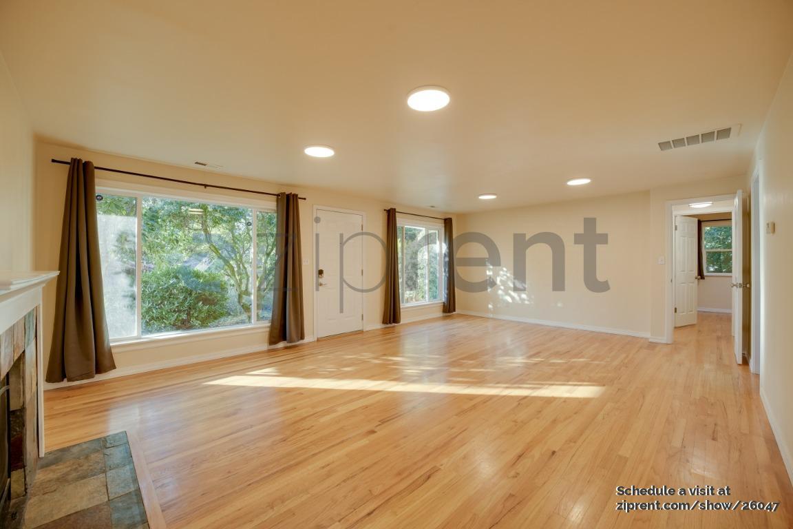 Foto principal - 13710 30th Ave NE