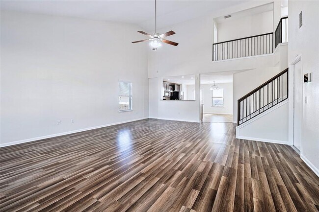 Foto del edificio - 311 Liard River Rd