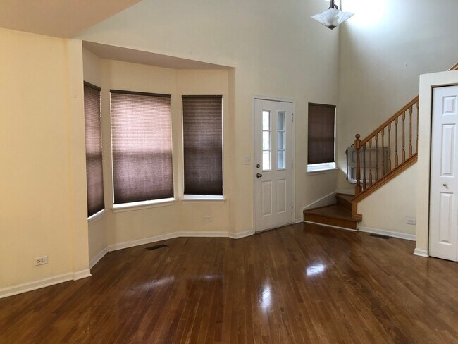 Foto del edificio - 611 Arrowwood Ct